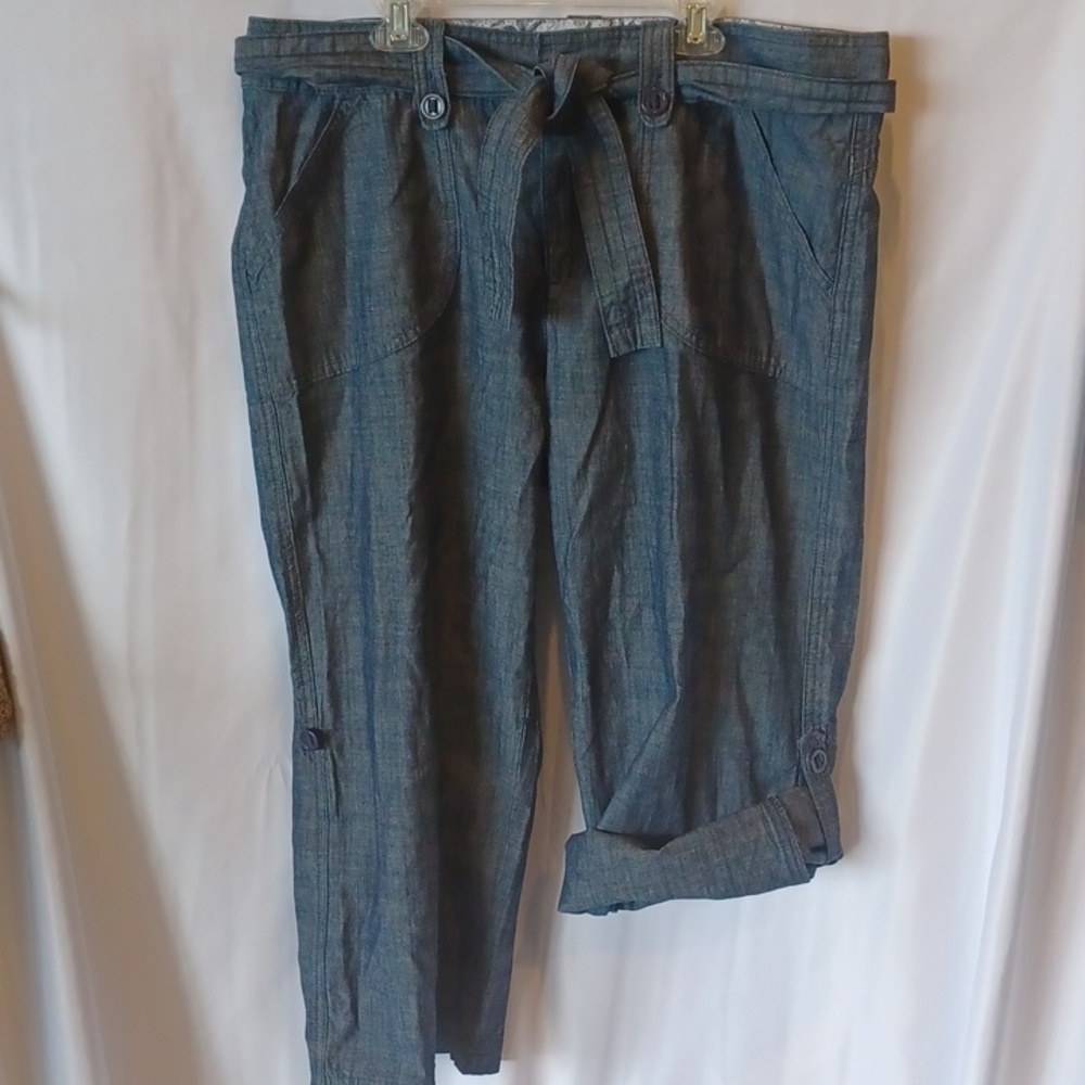 Lee One True Fit Lightweight Blue Denim Size 16 Capris Pants Medium Wash EUC